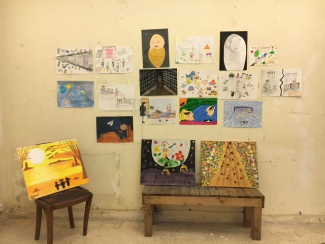 معرض الرسومات داخل مركز "منشن" في البقاع اللبنانية - 19 شباط 2017 (عنب بلدي)