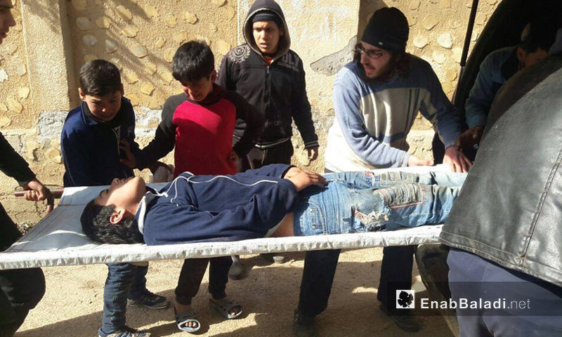 عشرات الإصابات بين المدنيين جراء استهداف حي الوعر بالاسطوانات والقذائف - 22 شباط -(عنب بلدي)