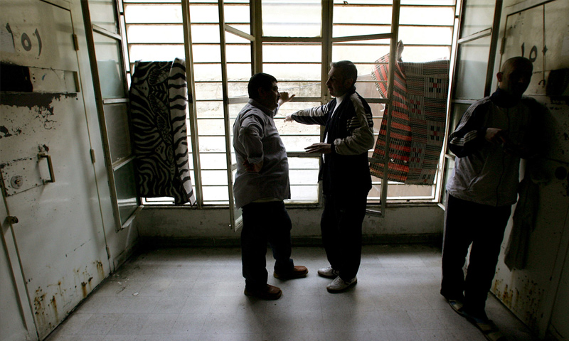 سجناء في سجن رومية ببيروت عام 2006 (AFP)