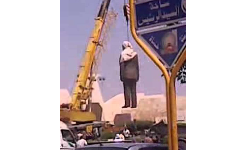 إزالة تمثال حافظ الأسد من مدينة حماة- 6 حزيران 2011