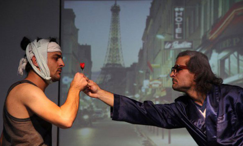 "الأخوان ملص" في مسرحية "اللاجئان" في فرنسا (أحمد ملص في فيس بوك)