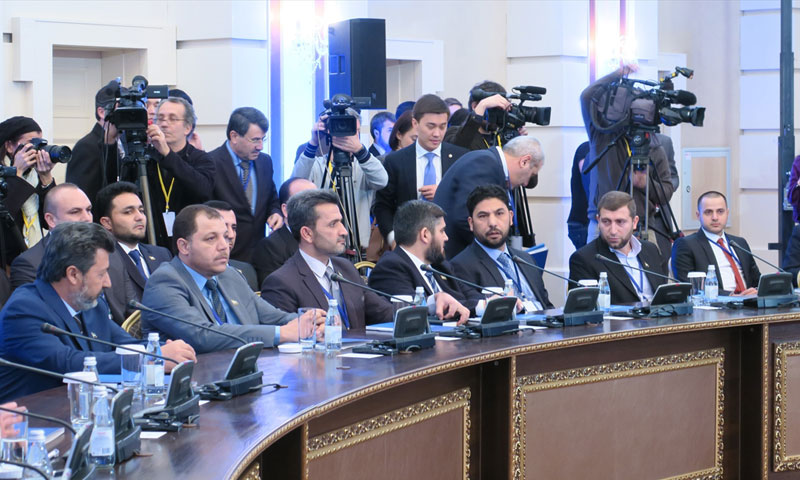 وفد المعارضة السورية في مؤتمر أستانة24 كانون الثاني (AFP)