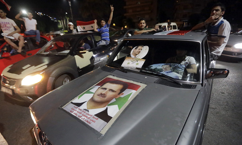 مسيرة مؤيدة لنظام الأسد في العاصمة دمشق - تشرين الثاني 2017 - (AFP)