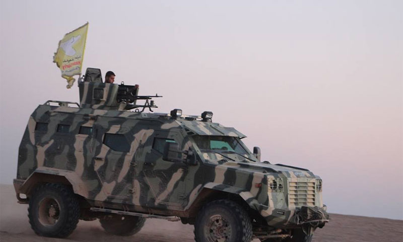 عربة عسكرية تابعة لـ "قوات سوريا الديمقراطية" في ريف الرقة- شباط 2017 (قسد)