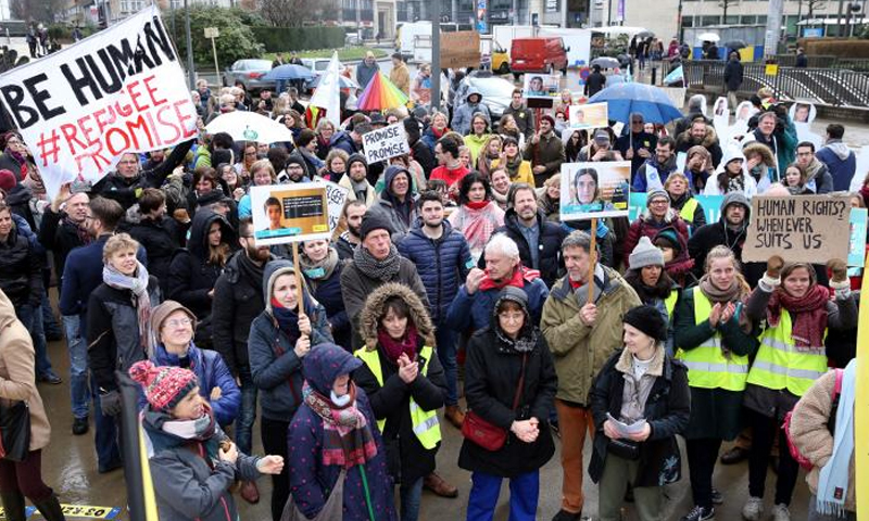 مظاهرة في بروكسل لاستقبال اللاجئين وتقاسمهم - الاثنين 6 آذار - (انترنت)