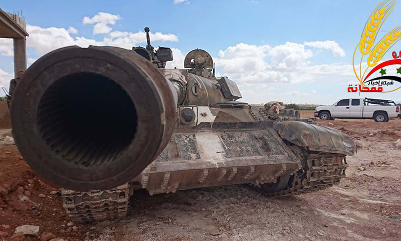 دبابة تابعة لقوات الأسد في بلدة قمحانة شمال حماة- الأحد 27 آذار (فيس بوك)