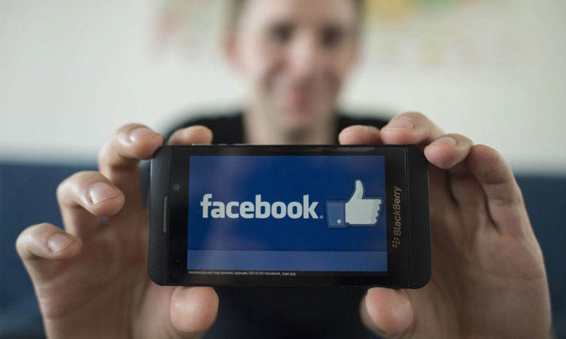 "فيس بوك" تحارب الانتحار عبر ميزة البث المباشر - (انترنت)