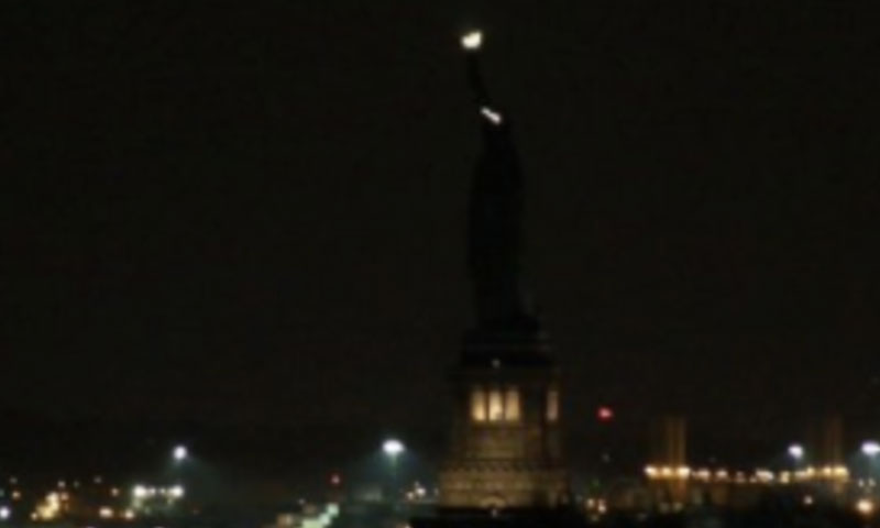 تمثال الحرية بدون إضاءة (إنترنت)