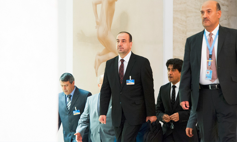 رئيس وفد "الهيئة العليا" في جنيف، نصر الحريري، وبعض أعضاء الوفد - 25 آذار 2017 (الأمم المتحدة)