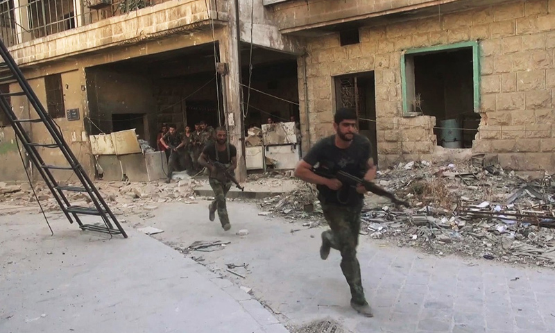 عناصر من قوات الأسد في محيط مدينة حلب- كانون الأول 2016 -(سبوتنيك)