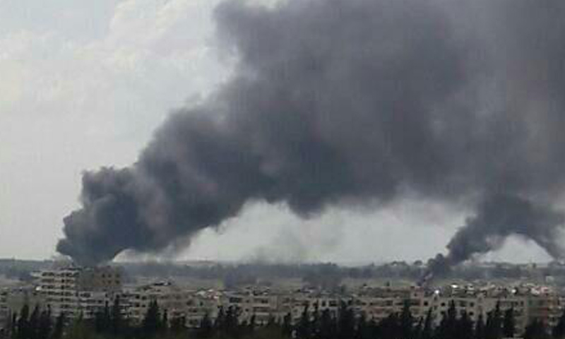 تصاعد دخان كثيف من مطار حماة العسكري- الأحد 16 نيسان (فيس بوك)