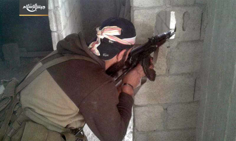 تعبيرية: مقاتل في الغوطة الشرقية - 27 نيسان 2017 (جيش الإسلام)
