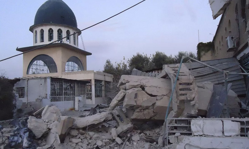 مسجد مدمر إثر المعارك بين تنظيم الدولة وفصائل الجيش الحر في ريف حلب الشمالي - (انترنت)