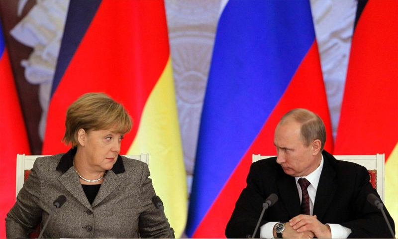 الرئيس الروسي فلاديمير بوتين والمستشارة الألمانية أنغيلا ميركل - (انترنت)