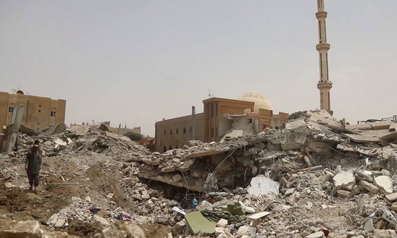 آثار الدمار جراء قصف التحالف الدولي على أحياء مدينة الرقة- 27 أيار 2017 - (صوت وصورة)