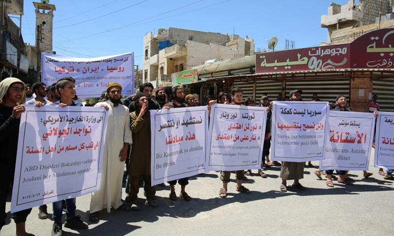مسيرة دعت لها "هيئة تحرير الشام" في مدينة كفرنبل- الجمعة 12 أيار (فيس بوك)