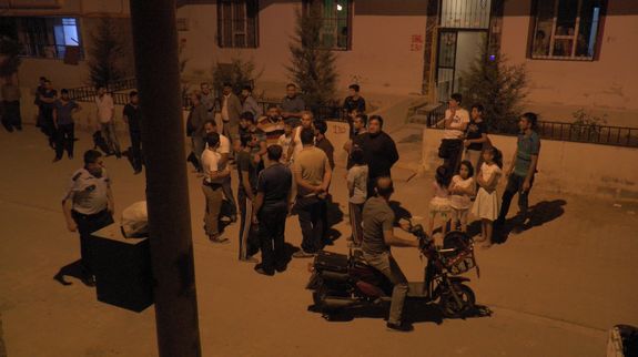 مشاجرة بين سوريين وأتراك في حي أحمد يوسفي في مدينة أورفا التركية- الثلاثاء 30 أيار (خبر تورك)