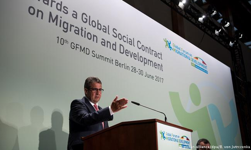 وزير الخارجية الألماني زيغمار غابرييل خلال المنتدى العالمي للهجرة واللاجئين - 28 حزيران 2017 - (dpa)