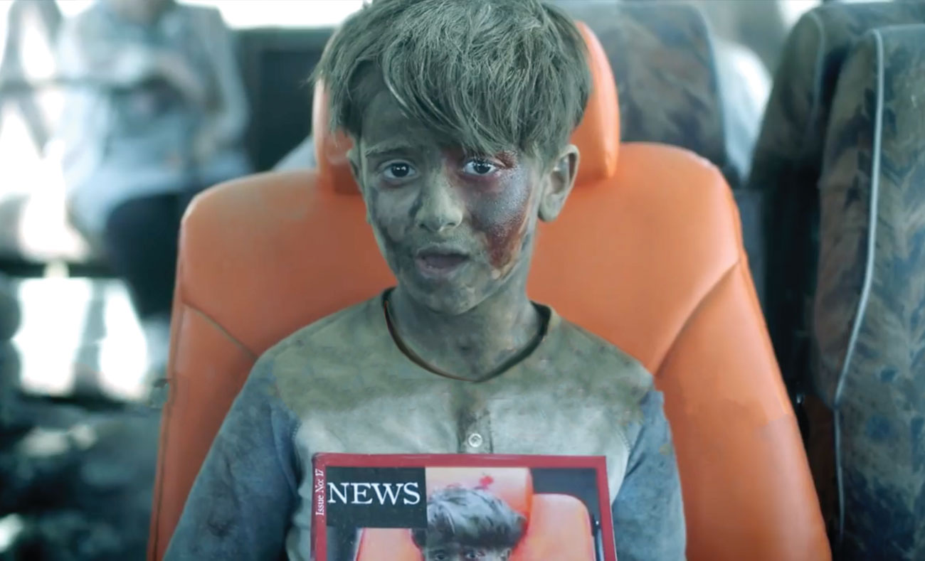 مشهد ياحكي الطفل الحلبي عمران دقنيش في إعلان شركة "زين" للاتصالات (يوتيوب - زين)