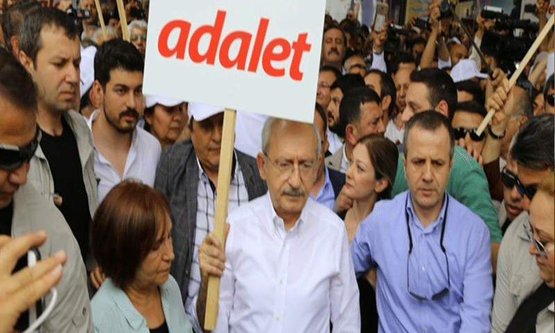 كمال قيليتشدار أوغلو، زعيم المعارضة التركية، في "مسيرة العدالة" من أنقرة إلى إسطنبول- 15 حزيران 2017 (f5 haber)