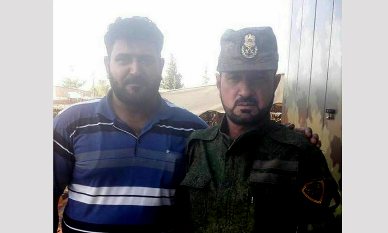 قائد "أبابيل الحق" المدعو "أبو الخير" إلى جانب العقيد سهيل الحسن "النمر" - 8 حزيران2017 (فيس بوك)