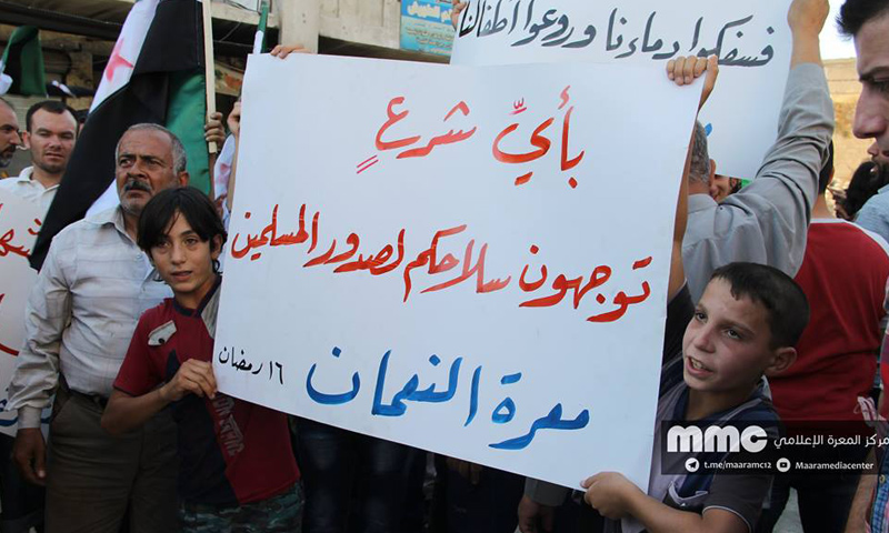 مظاهرة مناهضة لـ "هيئة تحرير الشام" في معرة النعمان- الأحد 11 حزيران (مركز المعرة الإعلامي)