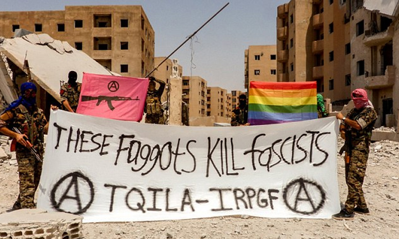 صورة المقاتلين المثليين جنسيًا لقتال تنظيم الدولة في مدينة الرقة - (تويتر)