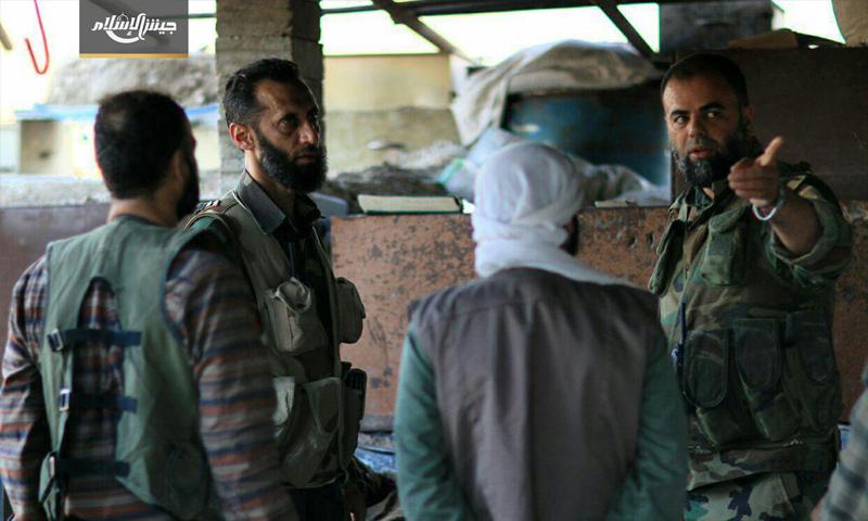نائب القائد العام لجيش الإسلام مع عناصر الفصيل في منطقة الريحان في الغوطة الشرقية - 26 تموز 2017 - (جيش الإسلام)