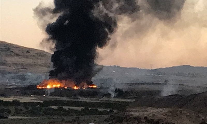 اعمدة دخان متصاعدة من قاعدة جنود عسكرية في ولاية كلس التركية، على الحدود مع سوريا- 13 تموز (صون خبر)