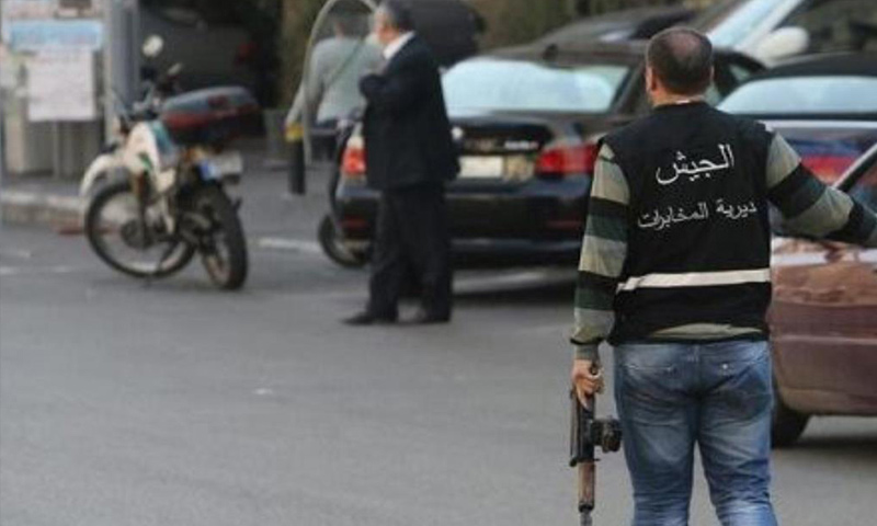 عنصر من المخابرات اللبنانية في شوارع العاصمة بيروت - (انترنت)