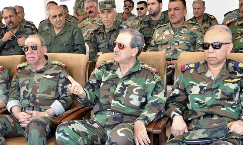 تعبيرية: وزير الدفاع السوري الأسبق، العماد داوود راجحة (منتصف الصورة)