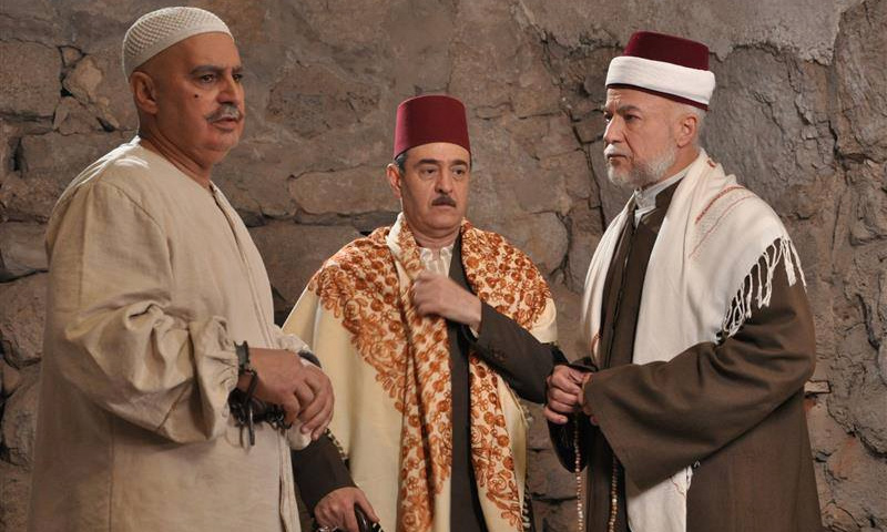 الممثل عادل علي في مسلسل الغربال إلى جانب عباس النوري وبسام كوسا (إنترنت)