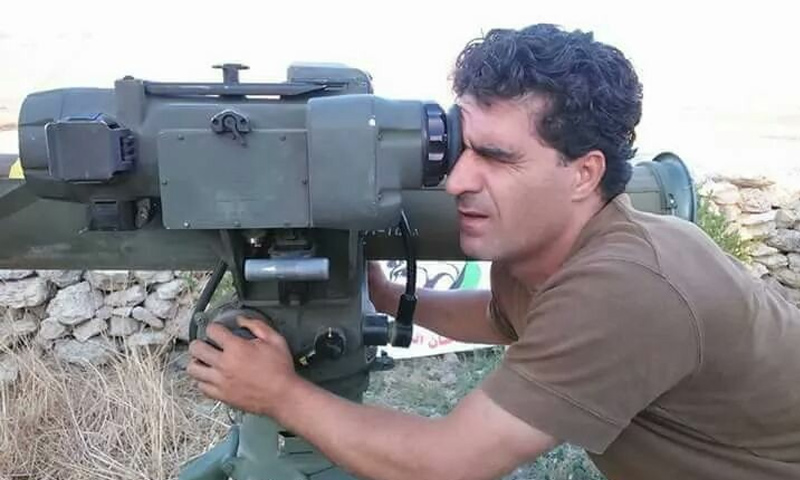 المقاتل باسم الحمود رامي "تاو" مع "جيش إدلب الحر" (تويتر)