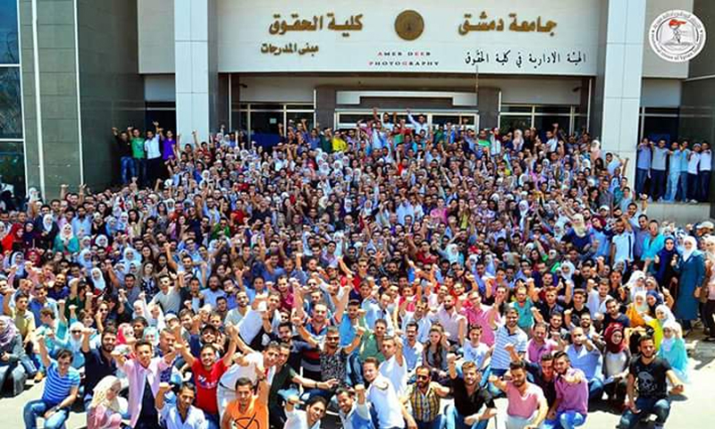 صور جماعية لطلاب كلية الحقوق جامعة دمشق 2016(فيس بوك)