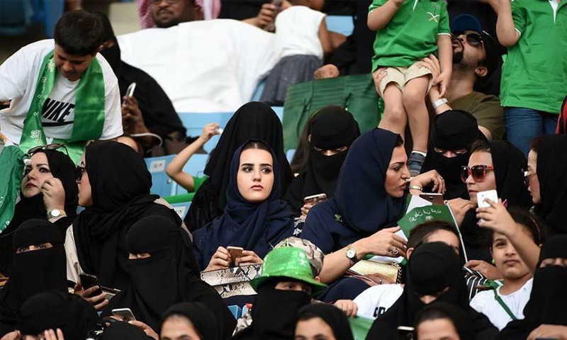 نساء سعوديات في أستاد الملك فهد بن عبد العزيز الدولي - 23 أيلول 2017 (رويترز)