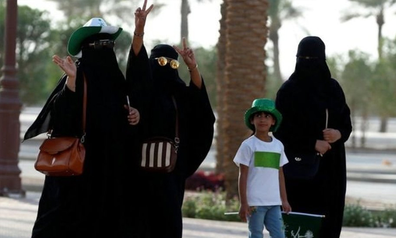 نساء سعوديات (رويترز)