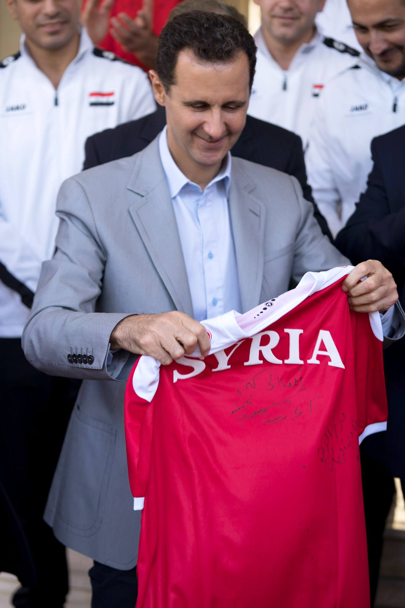رئيس النظام السوري، بشار الأسد، يستقبل لاعبي المنتخب السوري - 23 تشرين الأول 2017 (رئاسة الجمهورية)
