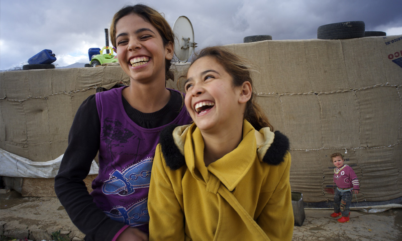 طفلتان لاجئتان مع عائلتيهما من سوريا إلى لبنان (يونيسيف)