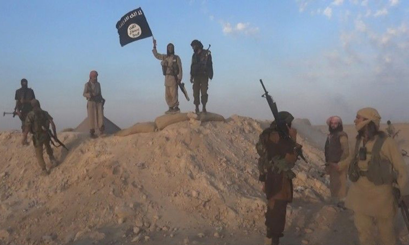 عناصر من تنظيم الدولة الإسلامية في محافظة دير الزور - 15 تشرين الأول 2017 (أعماق)
