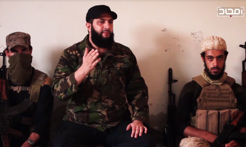 قائد هيئة تحرير الشام أبو محمد الجولاني بين مجموعة من المقاتلين - (يوتيوب)