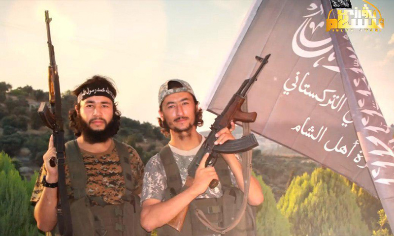 مقاتلون من الحزب التركستاني الإسلامي في سوريا (قناة صوت الإسلام في تلغرام)