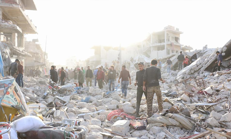 آثار القصف الجوي على سوق مدينة الأتارب غربي حلب - 13 تشرين الثاني 2017 (الدفاع المدني)