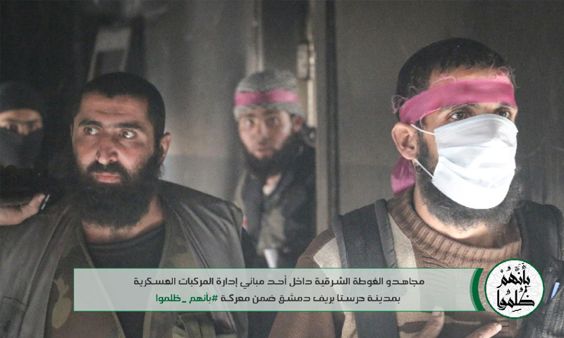 عناصر من حركة أحرار الشام الإسلامية خلال معركة إدارة المركبات في حرستا شرقي دمشق - 21 تشرين الثاني 2017 (أحرار الشام)
