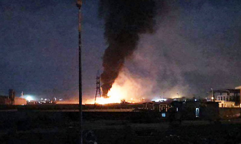 ألسنة النيران بعد القصف الإسرائيلي على مركز البحوث العلمية جمرايا في محيط العاصمة دمشق - 4 كانون الأول 2-17 - (فيس بوك)