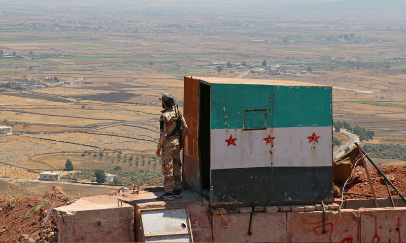عنصر من "الجيش الحر" في القنيطرة جنوبي سوريا - آب 2017 (Reuters)