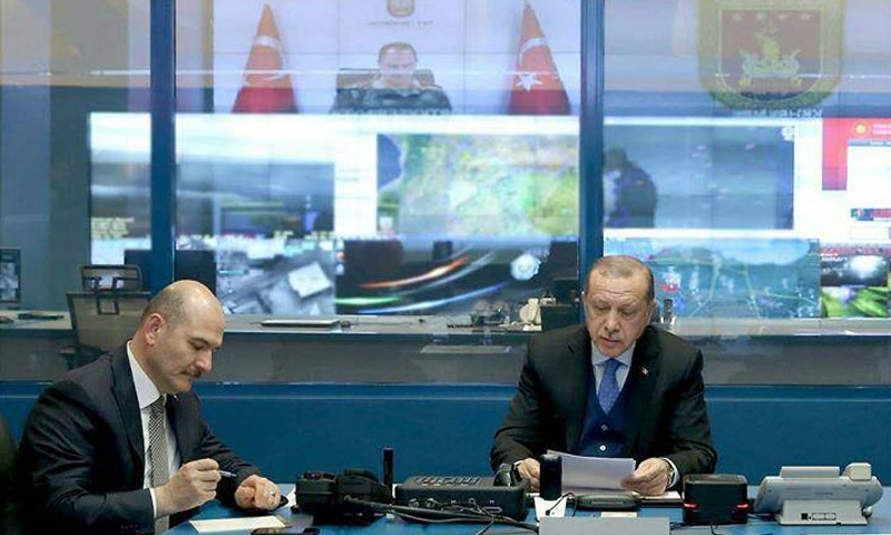 الرئيس التركي رجب طيب أردوغان أثناء إشرافه على سير العمليات العسكرية في عفرين -23 كانون الثاني 2018 (TRT)