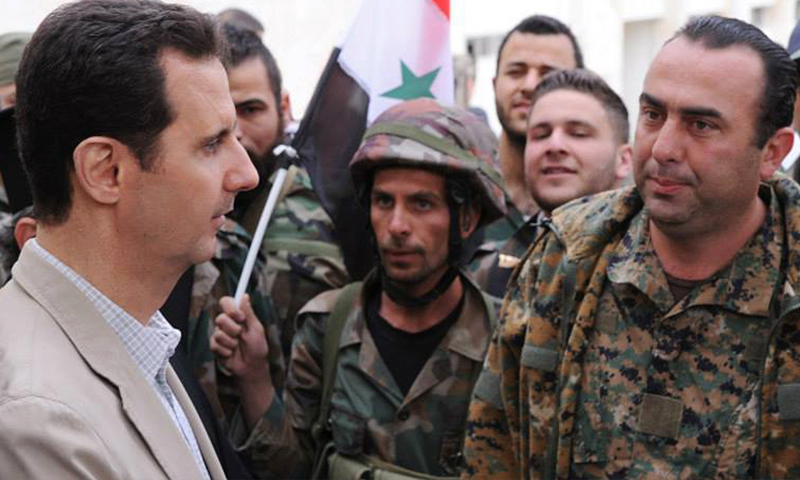 رئيس النظام السوري بشار الأسد في لقائه لمقاتلين من درع القلمون - شباط 2015 (سانا)