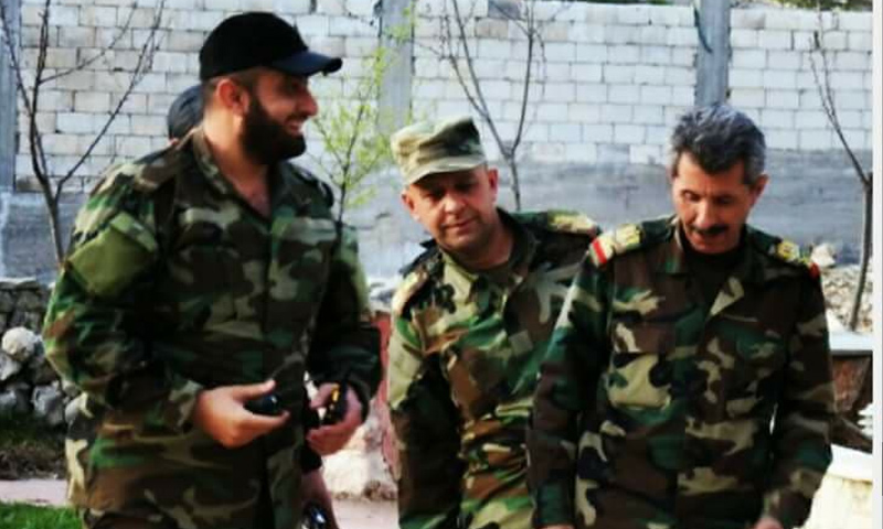 اللواء الركن شوقي يوسف مع ضباط أثناء العمليات العسكرية في دير الزور- تشرين الأول 2017 (فيس بوك)