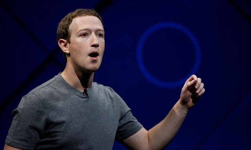 مؤسس شركة "فيس بوك" يسعى لإصلاح الموقع في العام 2018 (رويترز)