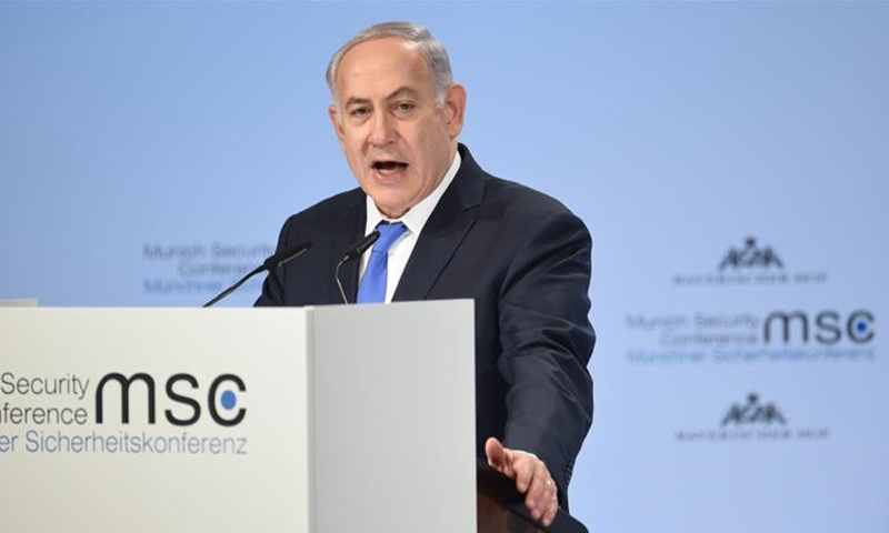 رئيس الوزراء الإسرائيلي بنيامين نتنياهو خلال إلقاء كلمته في مؤتمر ميونخ للأمن بنسخته الـ54 - 18 شباط (Andreas Gerbert/Anadolu)